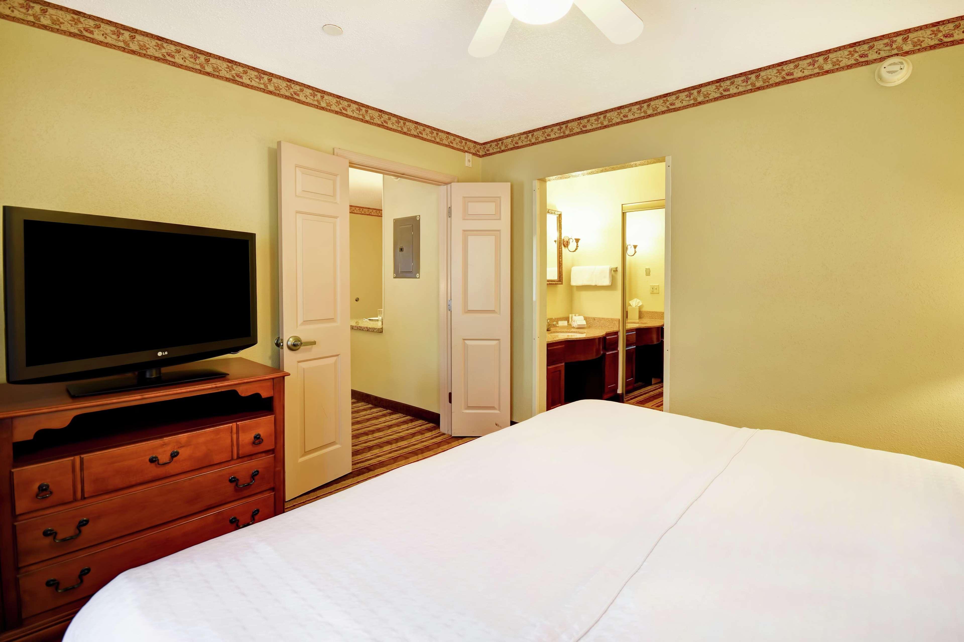 โฮมวู้ด สวีท บาย ฮิลตัน เชสเตอร์ Hotel ภายนอก รูปภาพ